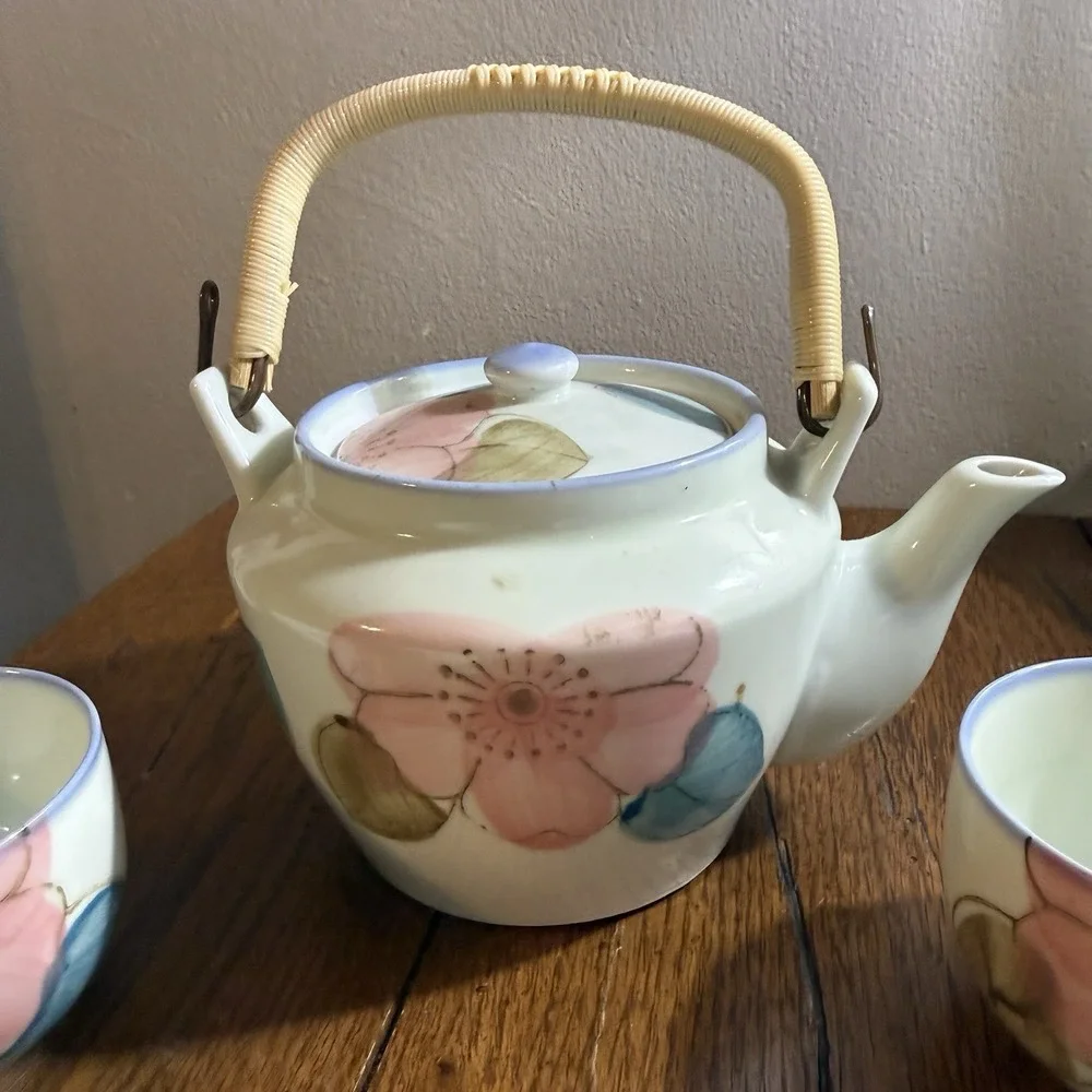 Japanese Floral Tea Set Teapot with Bamboo Handle and 4 Cups